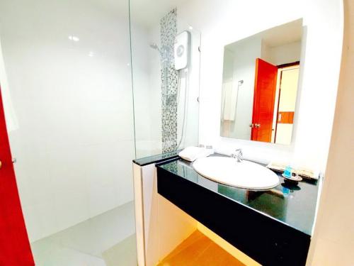 a bathroom with a sink and a mirror at Ahad Suite Aonang in Ban Khlong Haeng