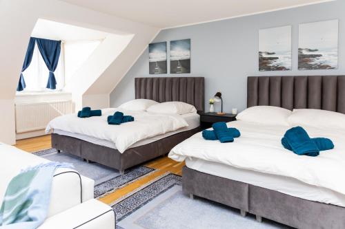 Ένα ή περισσότερα κρεβάτια σε δωμάτιο στο Prater Rooftop Pinnacle with AC