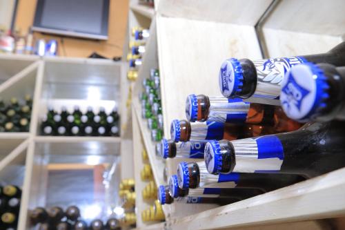 een rij flessen wijn in een winkel bij Perfect Guest House Kyotera in Kyotera