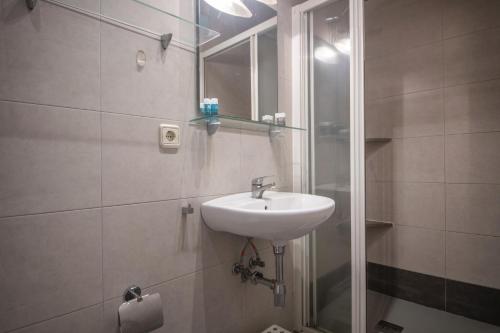 Catalunya Casas 2 bed apartment in Barceloneta steps from the beach