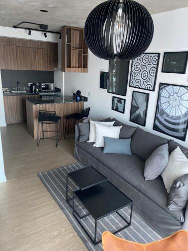 a living room with a couch and a kitchen at Palermo Jai in Buenos Aires