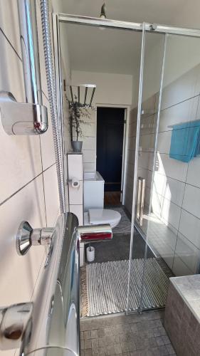 Bilik mandi di Jūrmalas māja