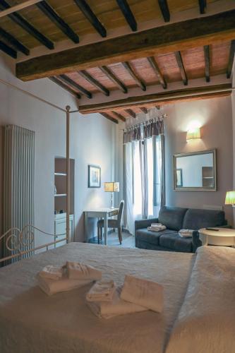 a living room with a bed and a couch at B&B Il Senesino in Siena
