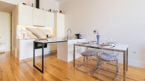 Duque Flat - AC & Balcony by LovelyStay