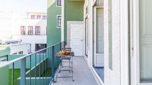 Duque Flat - AC & Balcony by LovelyStay