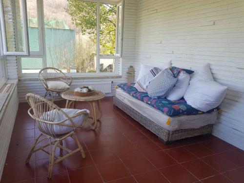 Posezení v ubytování Casa Lekutxoa con amplio jardín cerca de San Sebastián