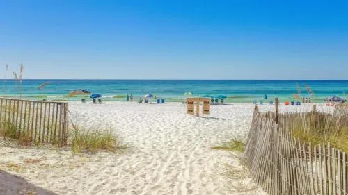 Aventon - Is a 3 bedroom home that is an easy walk to the beach with communal pool photo 1