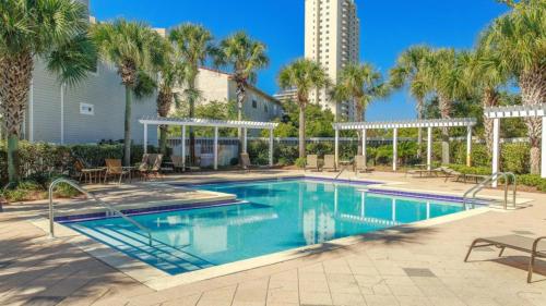 Aventon - Is a 3 bedroom home that is an easy walk to the beach with communal pool photo 5