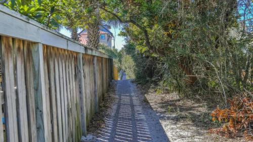 Aventon - Is a 3 bedroom home that is an easy walk to the beach with communal pool photo 11