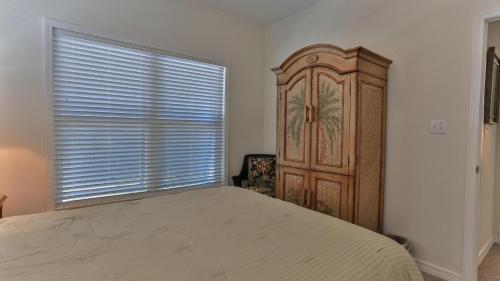Aventon - Is a 3 bedroom home that is an easy walk to the beach with communal pool photo 28