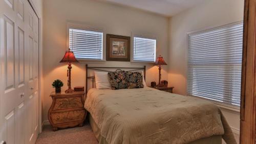 Aventon - Is a 3 bedroom home that is an easy walk to the beach with communal pool photo 29