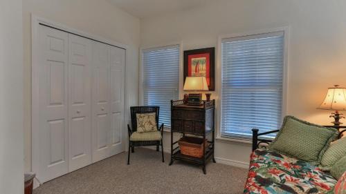 Aventon - Is a 3 bedroom home that is an easy walk to the beach with communal pool photo 30