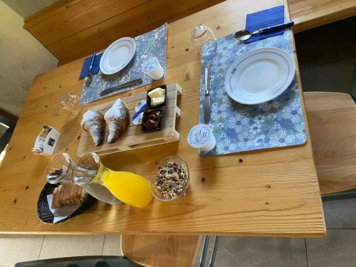 a table with plates and food on top of it at La casa del popolo in Prato Carnico