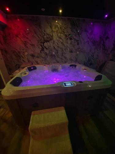 Foto dalla galleria di Why Not Jacuzzi a Arles