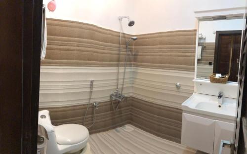 Ванна кімната в Burj Al Swat Hotel