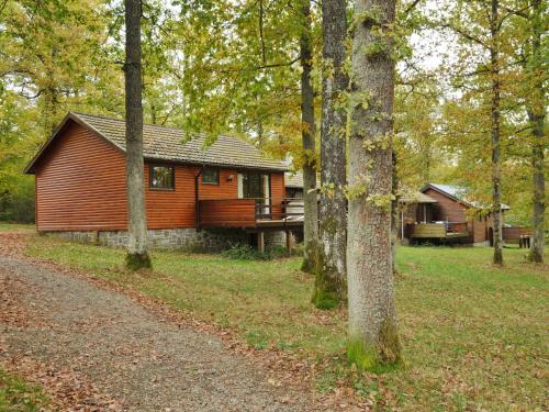 Cozy wooden chalet with deck just 15 km from Durbuy