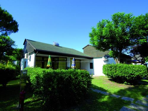 Spacious Bungalow with AC near sea