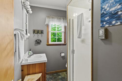a bathroom with a sink and a mirror at Takundewide Retreat in Lake George