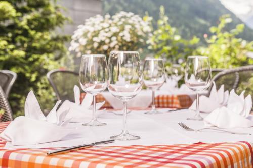 a table with wine glasses and napkins on it at Hotel Angelika in Neustift im Stubaital