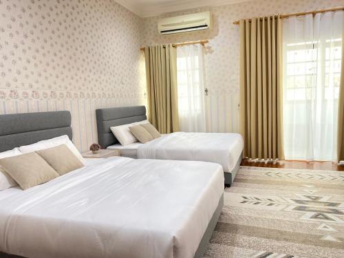 Ένα ή περισσότερα κρεβάτια σε δωμάτιο στο Moonlight Homestay Kuantan