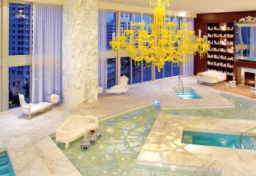 LUX 2B-2B at ICON - Water View & 5-Star Amenities photo 31
