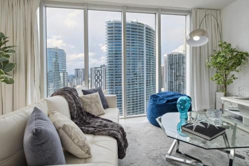 LUX 2B-2B at ICON - Water View & 5-Star Amenities photo 10