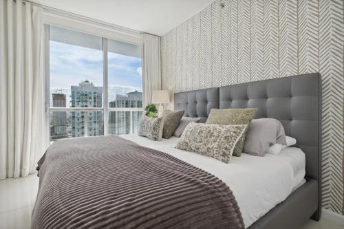 LUX 2B-2B at ICON - Water View & 5-Star Amenities photo 20