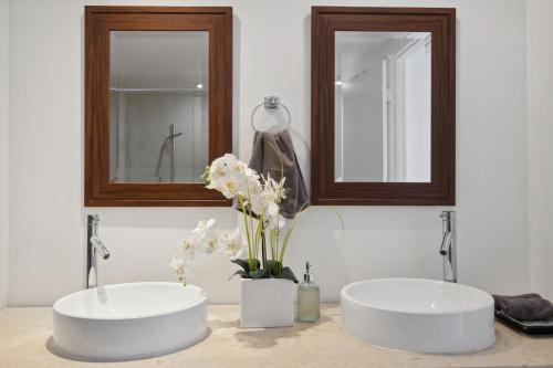LUX 2B-2B at ICON - Water View & 5-Star Amenities photo 19