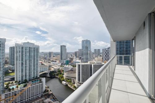LUX 2B-2B at ICON - Water View & 5-Star Amenities photo 14