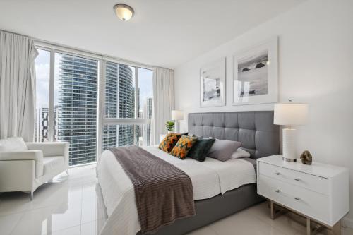 LUX 2B-2B at ICON - Water View & 5-Star Amenities photo 5