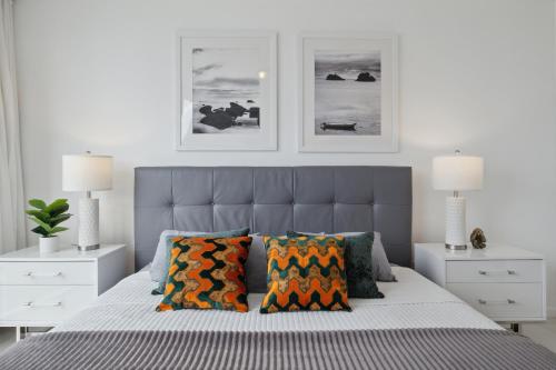 LUX 2B-2B at ICON - Water View & 5-Star Amenities photo 15