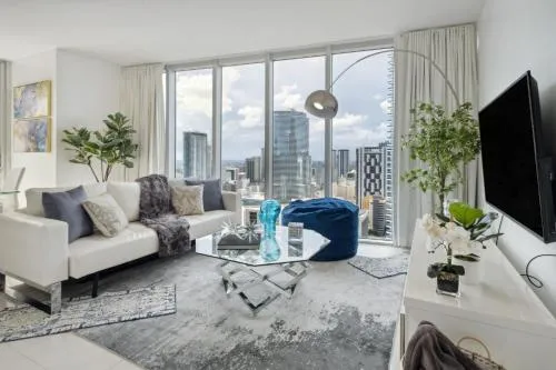 LUX 2B-2B at ICON - Water View & 5-Star Amenities photo 1