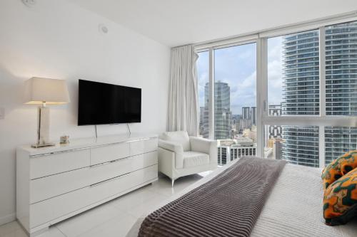 LUX 2B-2B at ICON - Water View & 5-Star Amenities photo 16