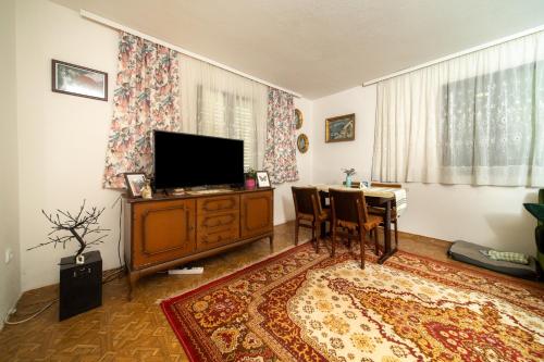 TV a/nebo společenská místnost v ubytování Baba's House