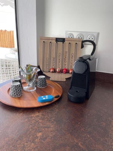a counter top with a cutting board and a blender at Les Appart villa Sunbay Caraibes avec piscine privative vue mer et montagne in Le François