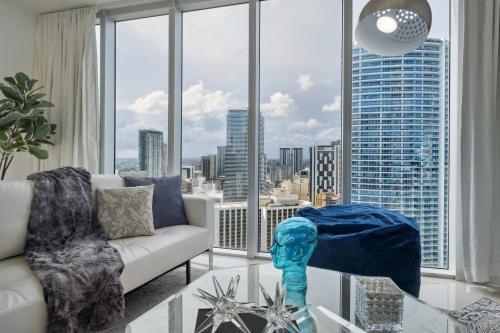 LUX 2B-2B at ICON - Water View & 5-Star Amenities photo 11