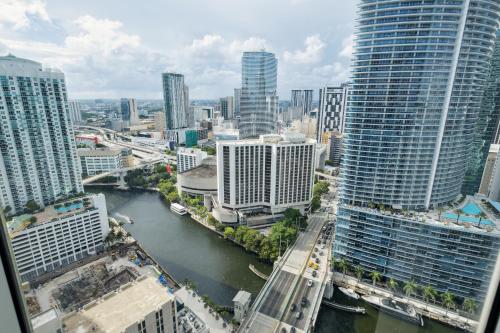 LUX 2B-2B at ICON - Water View & 5-Star Amenities photo 12