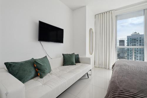 LUX 2B-2B at ICON - Water View & 5-Star Amenities photo 21