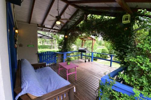 a wooden deck with a bench and a table at Itaca delta cabañas in Tigre