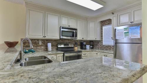 Destin on the Gulf 302 - Perfect location for a nice family getaway photo 11