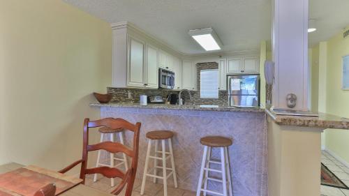 Destin on the Gulf 302 - Perfect location for a nice family getaway photo 12