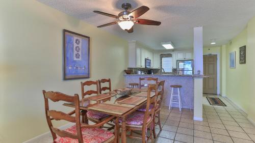 Destin on the Gulf 302 - Perfect location for a nice family getaway photo 13