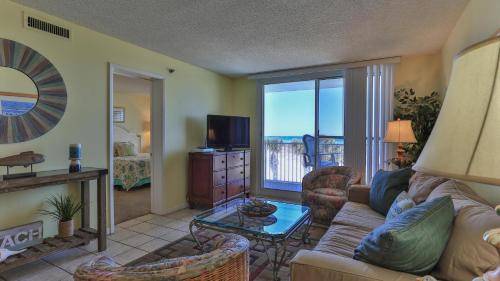 Destin on the Gulf 302 - Perfect location for a nice family getaway photo 15