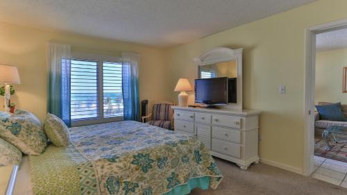 Destin on the Gulf 302 - Perfect location for a nice family getaway photo 8