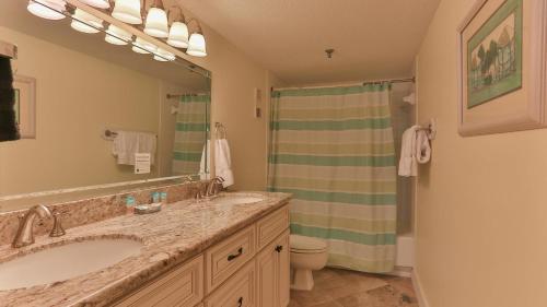 Destin on the Gulf 302 - Perfect location for a nice family getaway photo 4