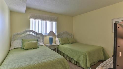 Destin on the Gulf 302 - Perfect location for a nice family getaway photo 16