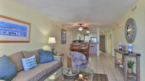Destin on the Gulf 302 - Perfect location for a nice family getaway photo 17