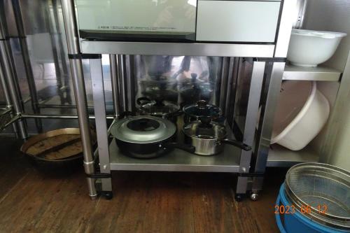a food cart with pots and pans on it at Kominka Resort Nijuyondai - Vacation STAY 24402v in Nanyo