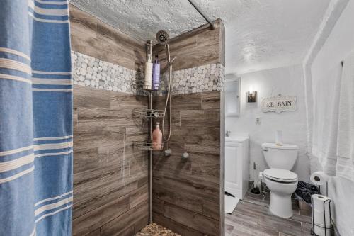 a bathroom with a shower and a toilet at 5 minute walking to downtown, NAU, coffee shops, shopping, parks and more! in Flagstaff