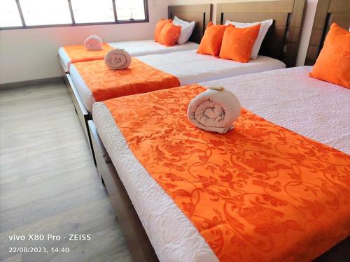 Una cama o camas en una habitación de Hotel Kristal Ferial